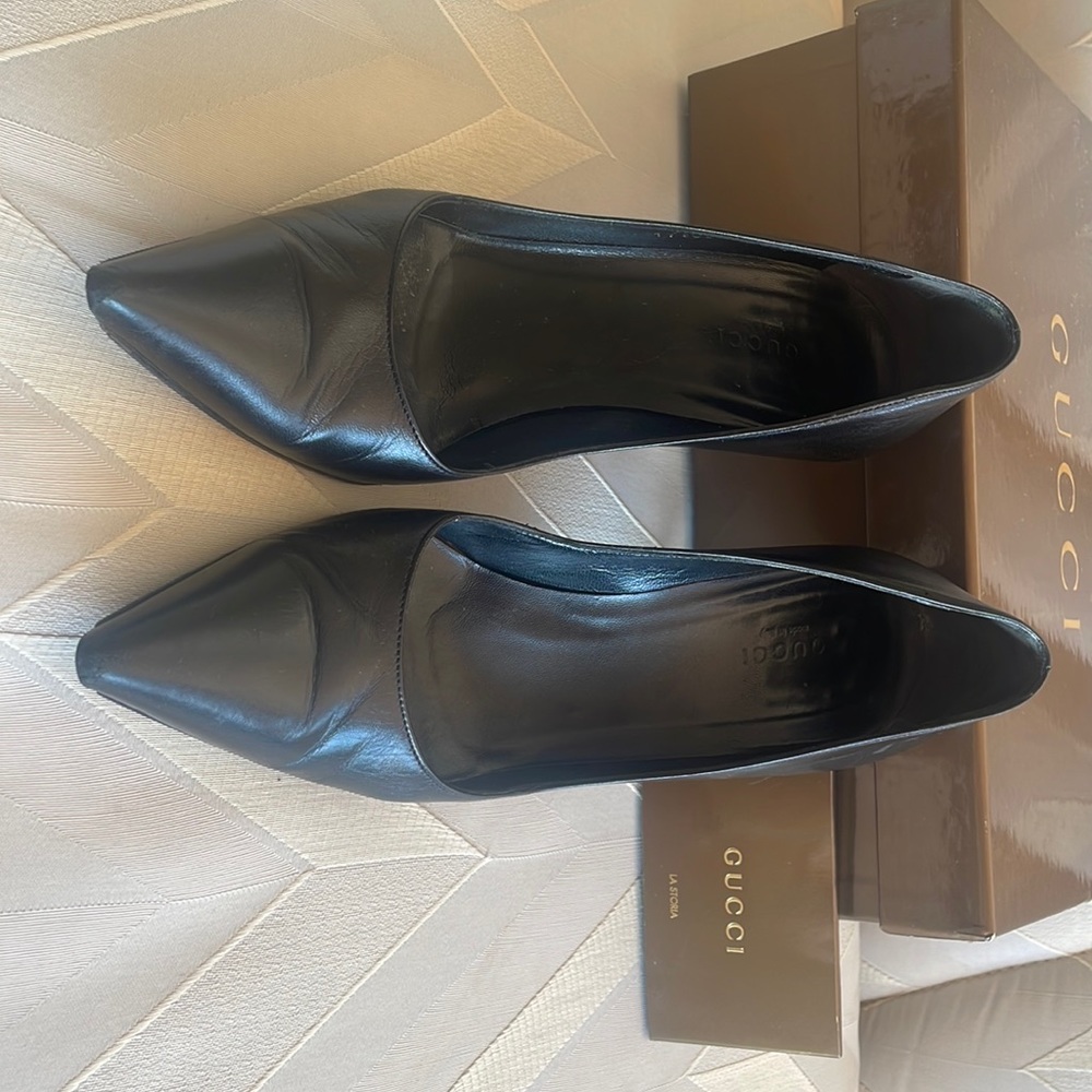 Gucci black shoes size 8/5 with box and certificate